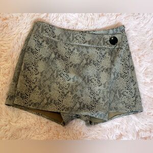 Woman’s snake print skort.